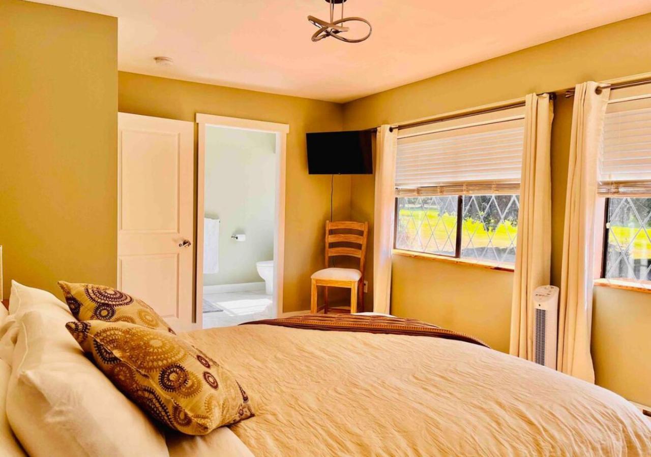 Oceanside Manor - Golf Course View Bed & Breakfast Qualicum Beach Exterior foto