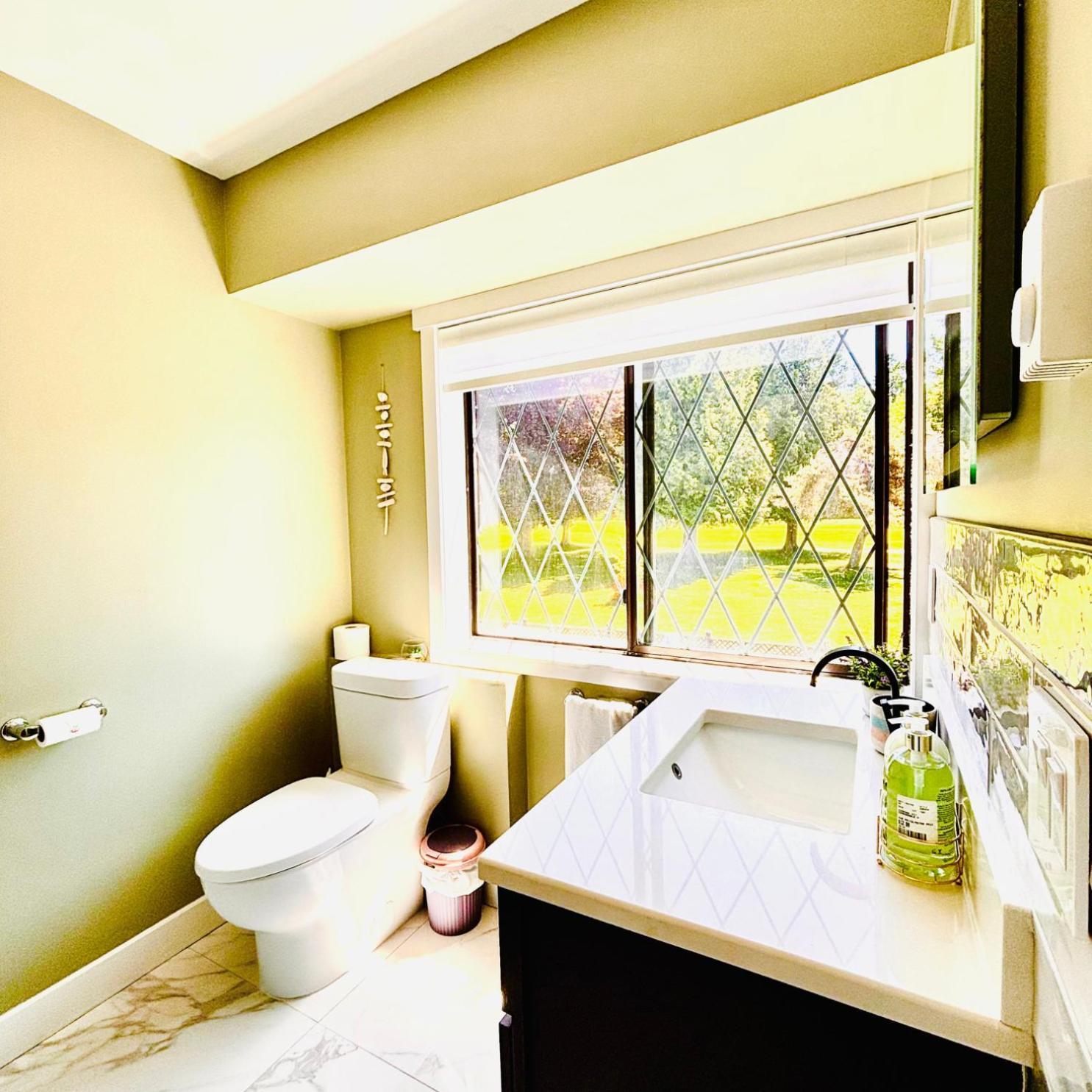 Oceanside Manor - Golf Course View Bed & Breakfast Qualicum Beach Exterior foto